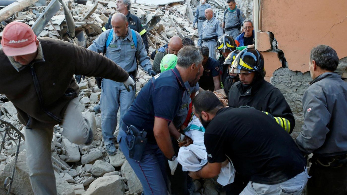 Terremoto, estratti da macerie i cadaveri di 2 bambine e di madre