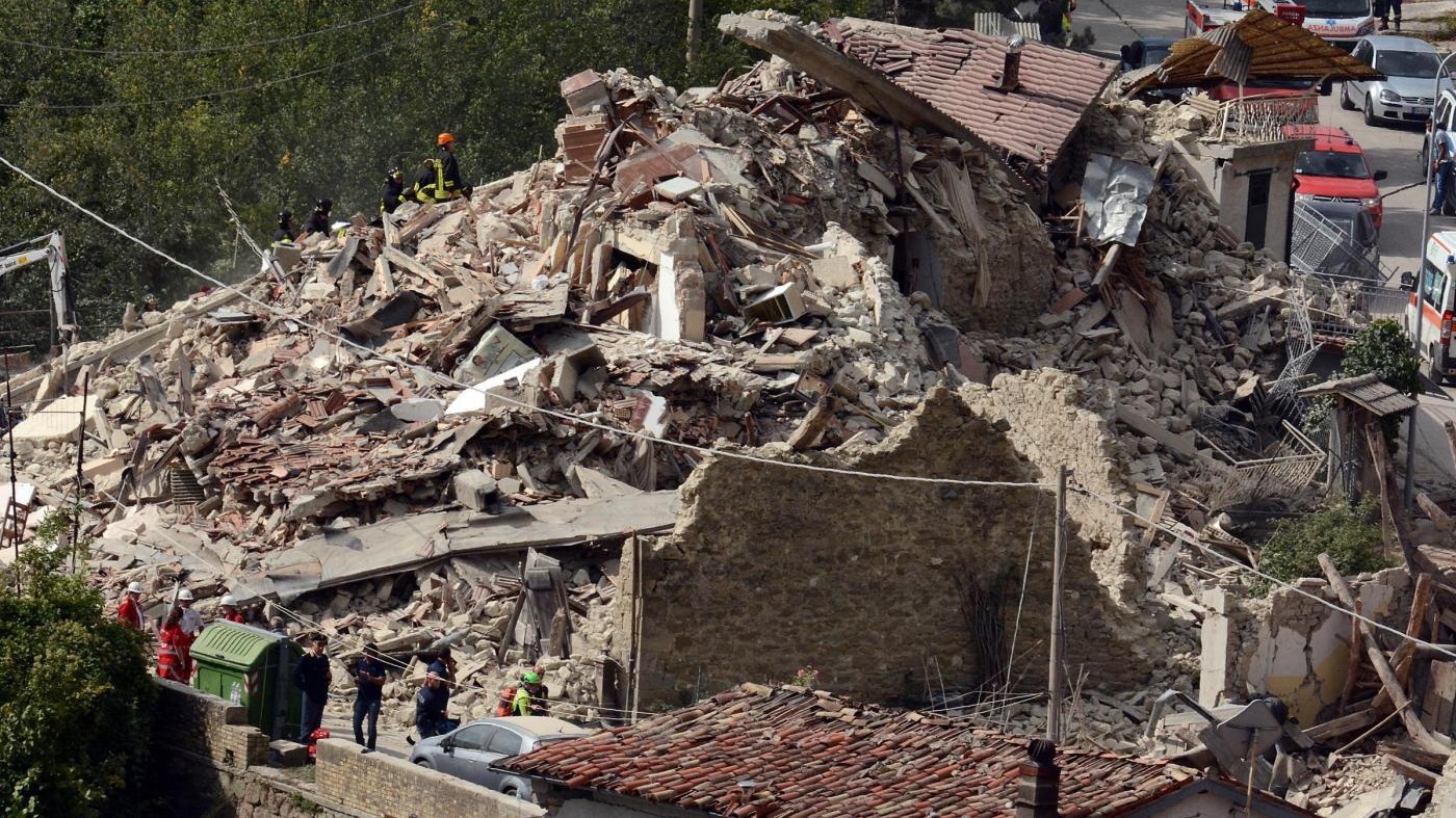 Terremoto, una settantina di cadaveri ad Amatrice