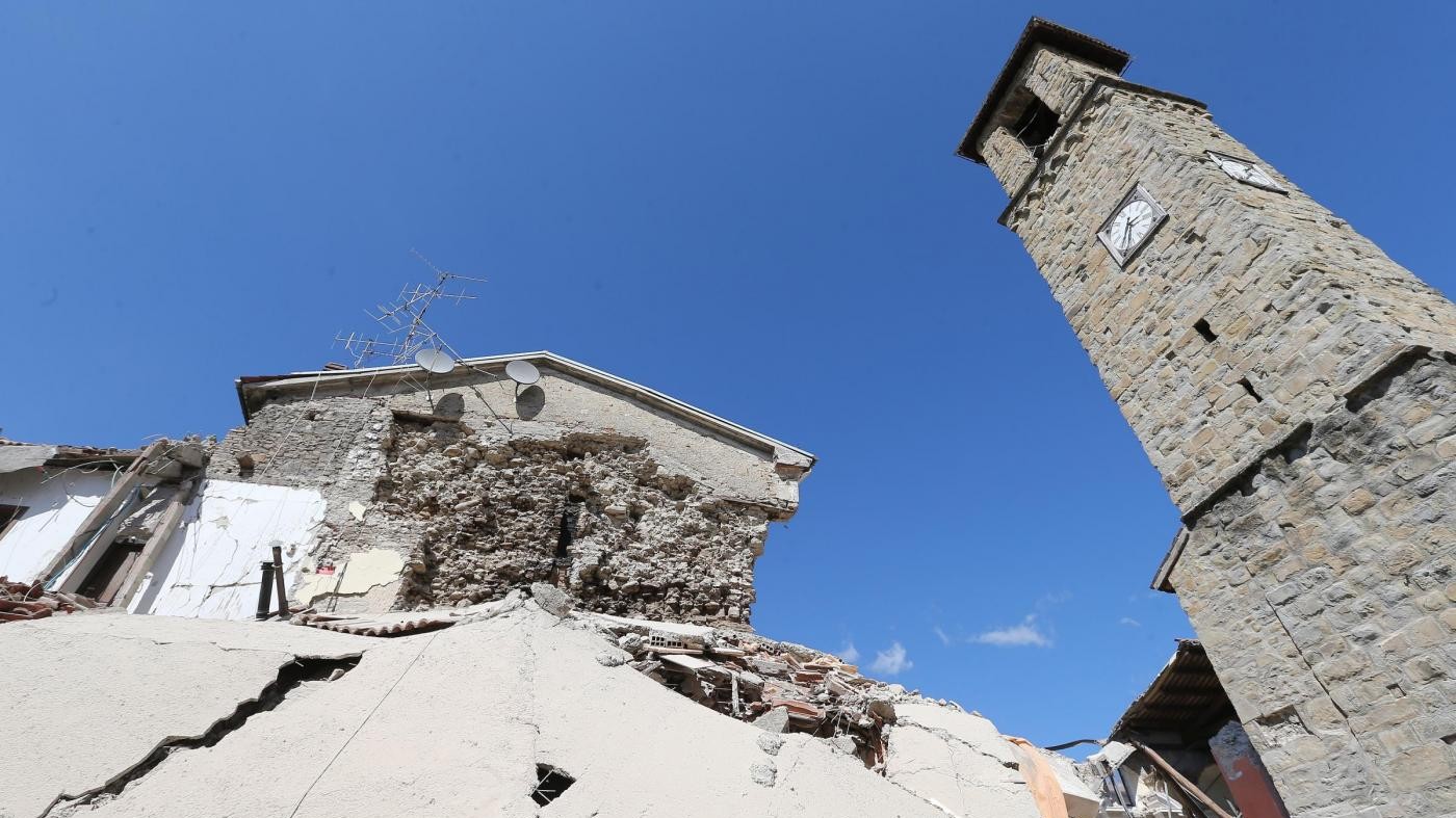 Terremoto, caduta la campana della Torre civica di Amatrice