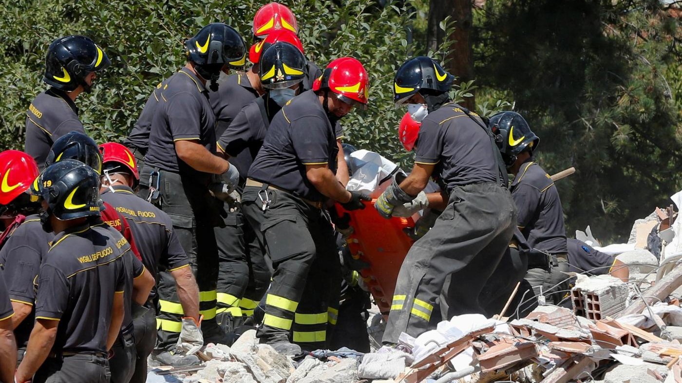 Terremoto, 281 i morti. Raccolti 2,5 milioni con sms solidali VIDEO/FOTO