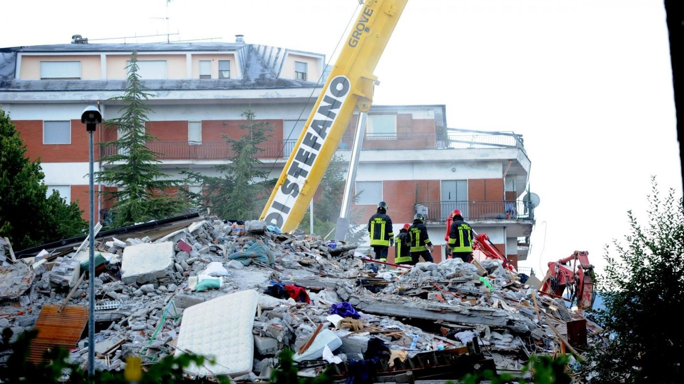 Terremoto, cresce ancora bilancio vittime: 267 morti. I feriti sono 387