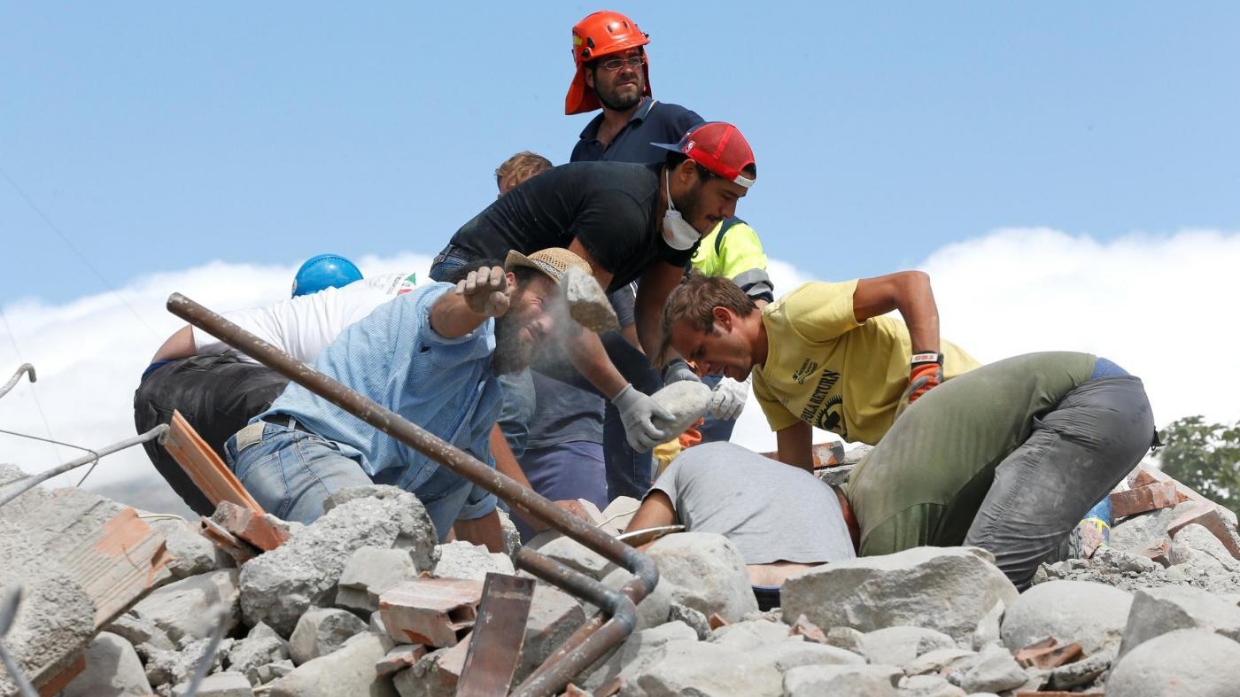 Terremoto, si scava ancora ma speranze sempre più flebili