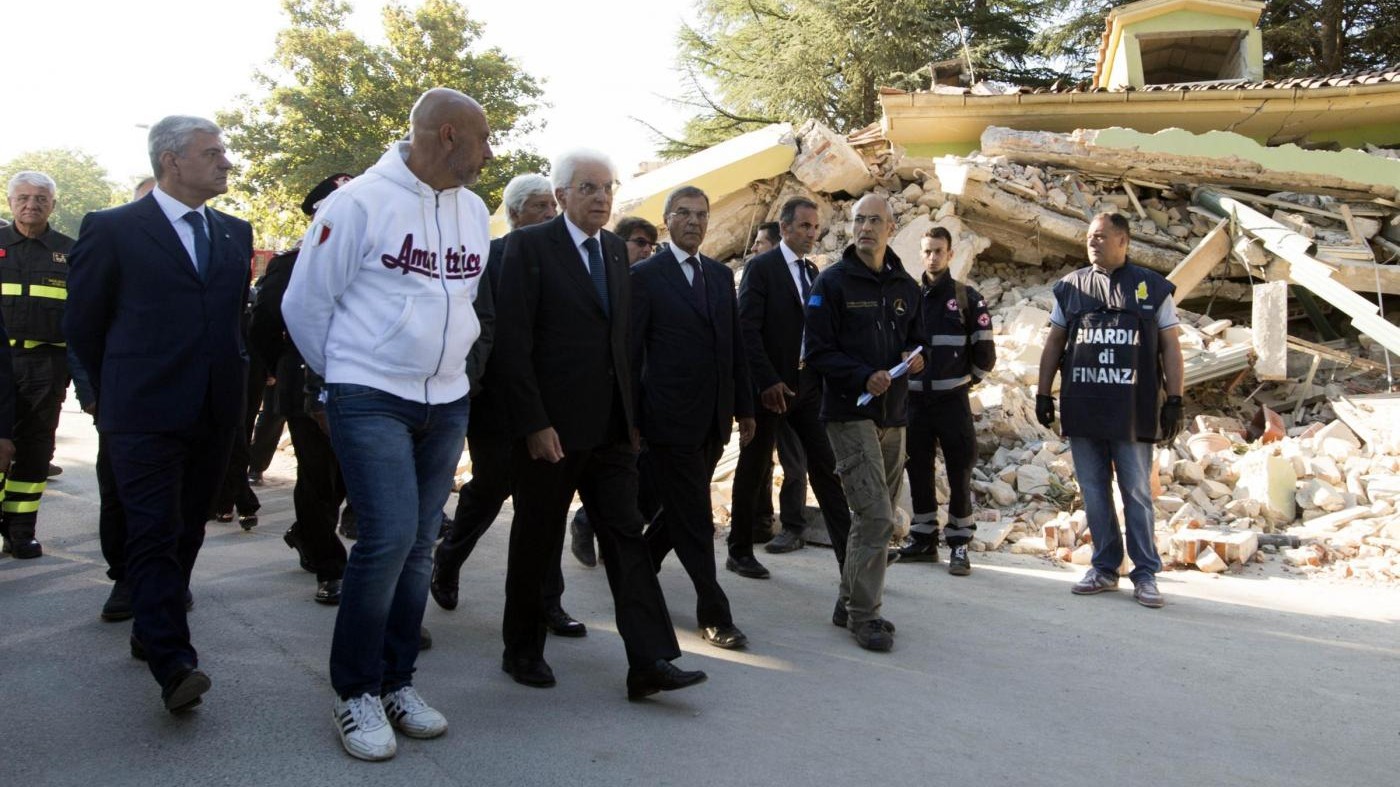 Terremoto, Mattarella con i soccorritori: Grazie per ciò che fate