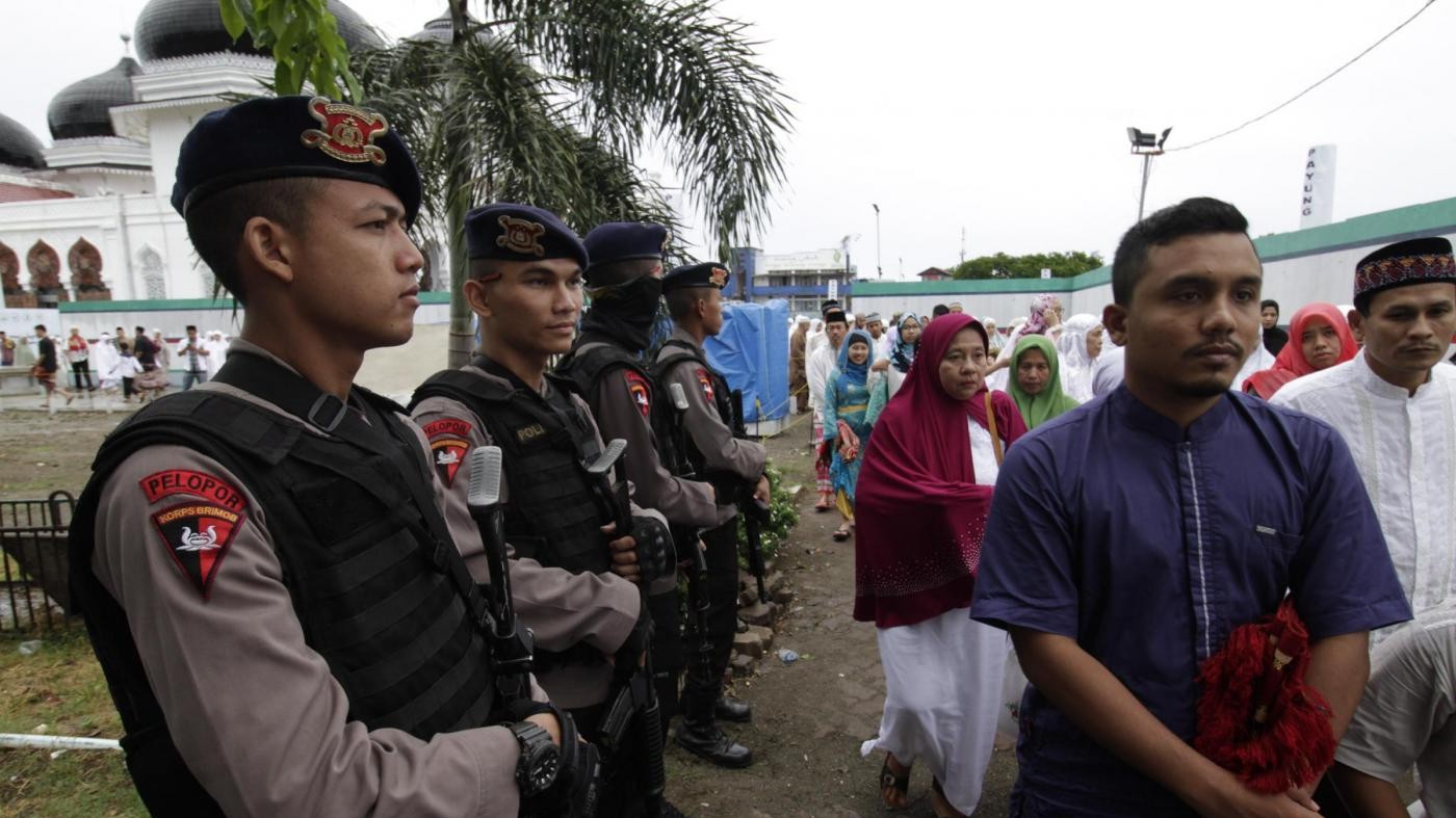 Indonesia, attacco a religioso durante la messa