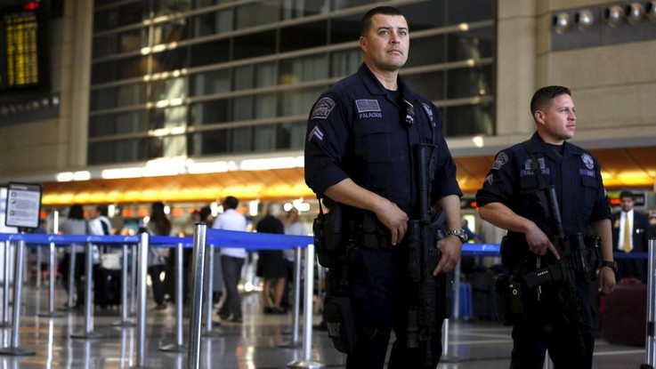 Los Angeles, paura in aeroporto. Polizia: Solo forti rumori