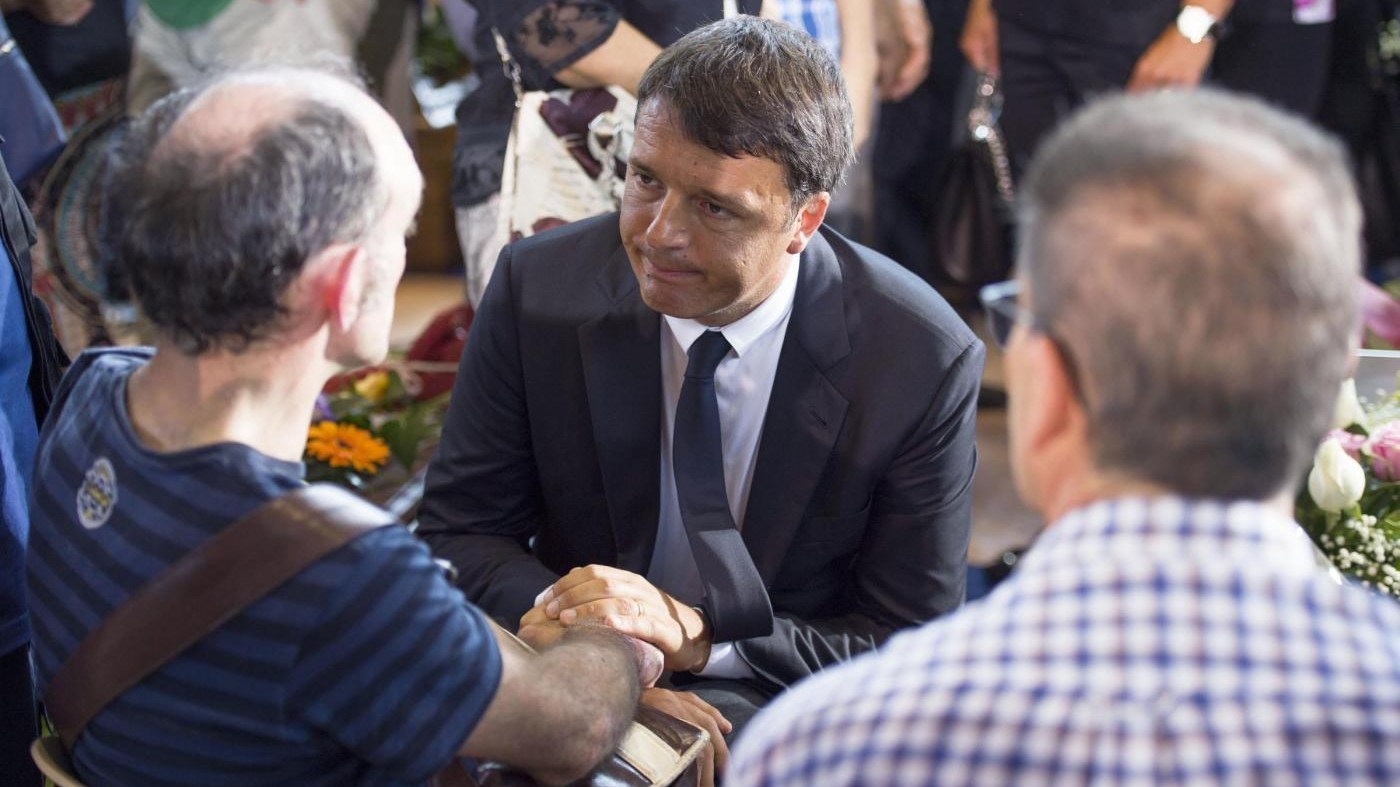 Terremoto, Renzi: Giusto piangere le vittime nei loro luoghi