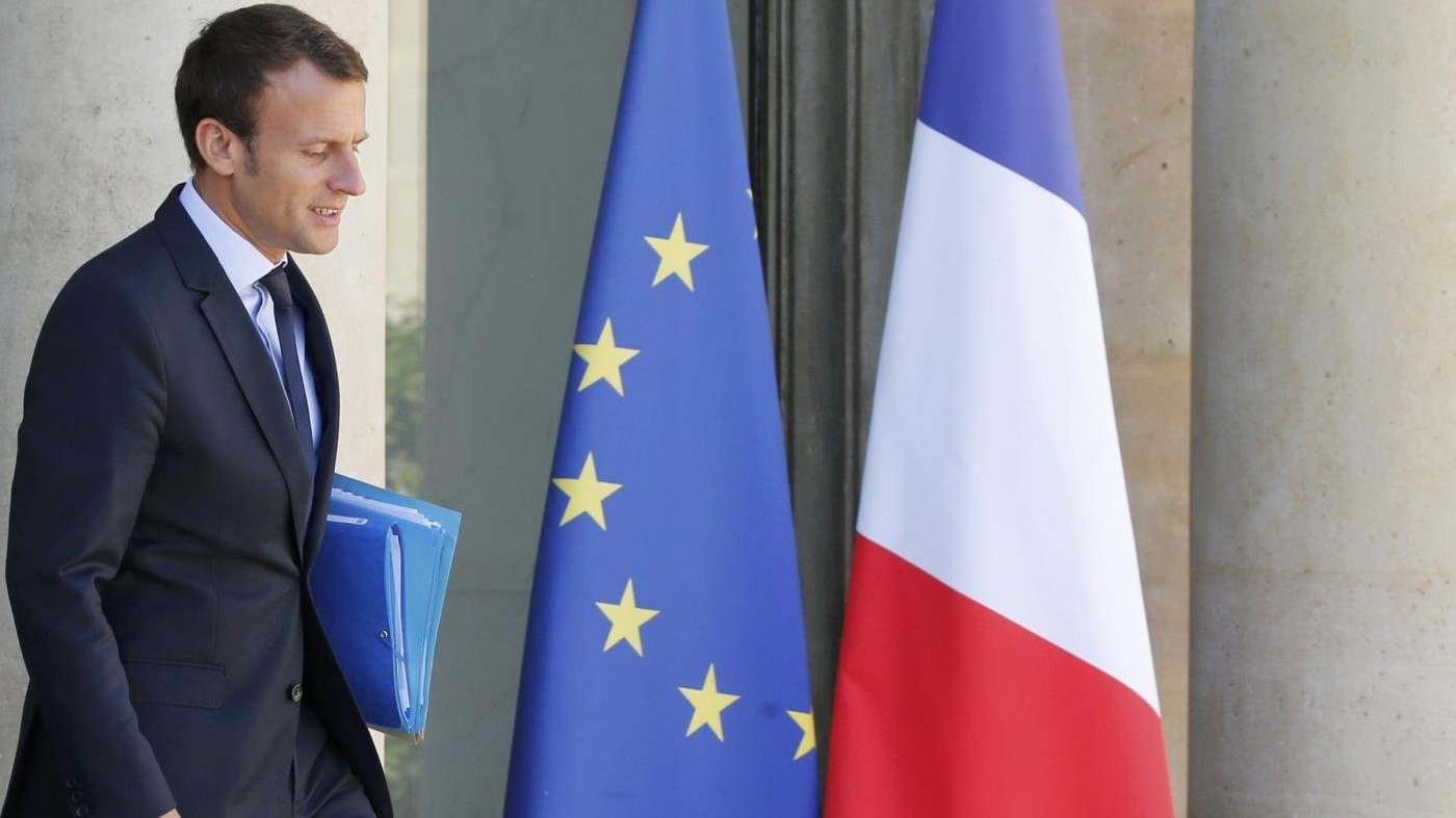 Francia, il ministro Macron oggi presenta le dimissioni