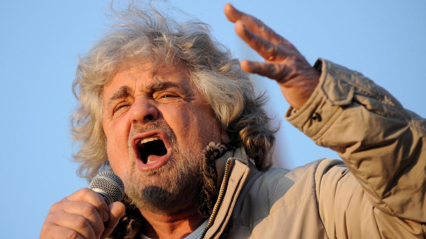 Terremoto, Grillo attacca: Da Governo solo pannicelli caldi