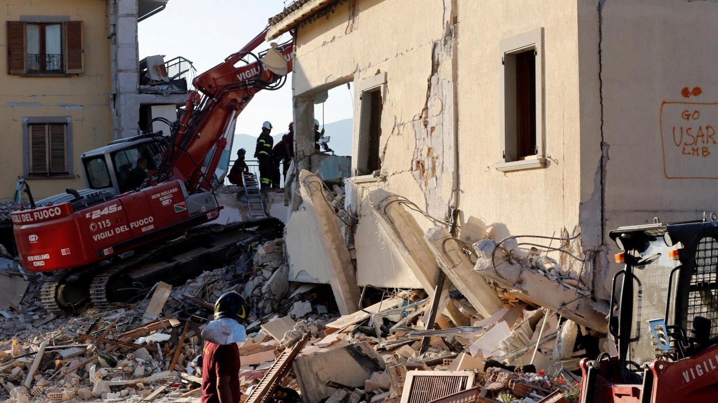 Terremoto, recuperato corpo della sesta vittima sotto l’hotel Roma