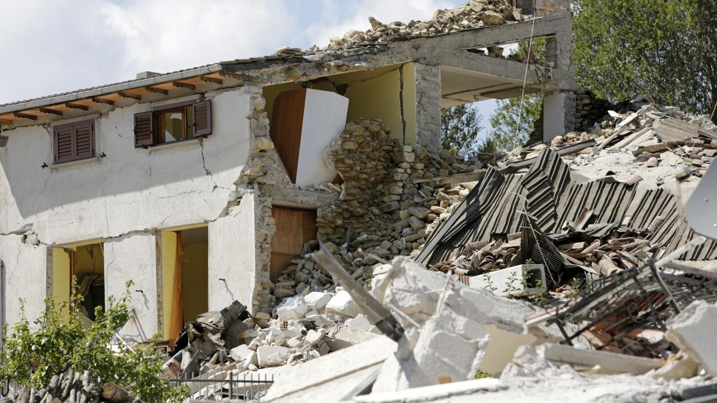 Nuove forti scosse nelle Marche. Acquisite carte su scuola Amatrice
