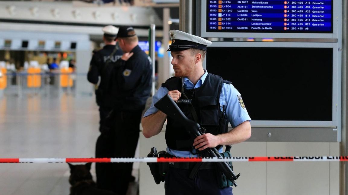 Germania, evacauto aeroporto Francoforte per allarme bomba