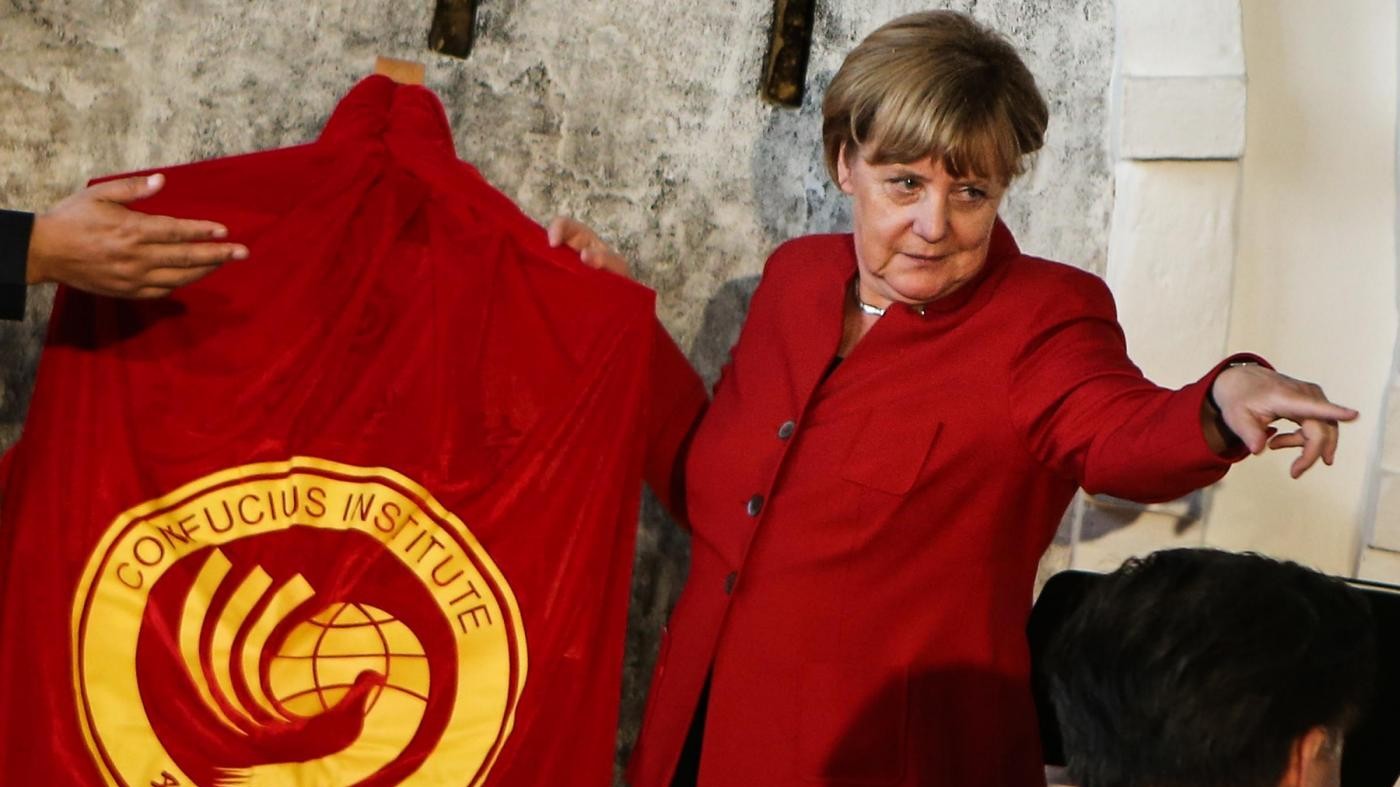 Merkel difende l’accoglienza: Ma la Germania rimarrà Germania