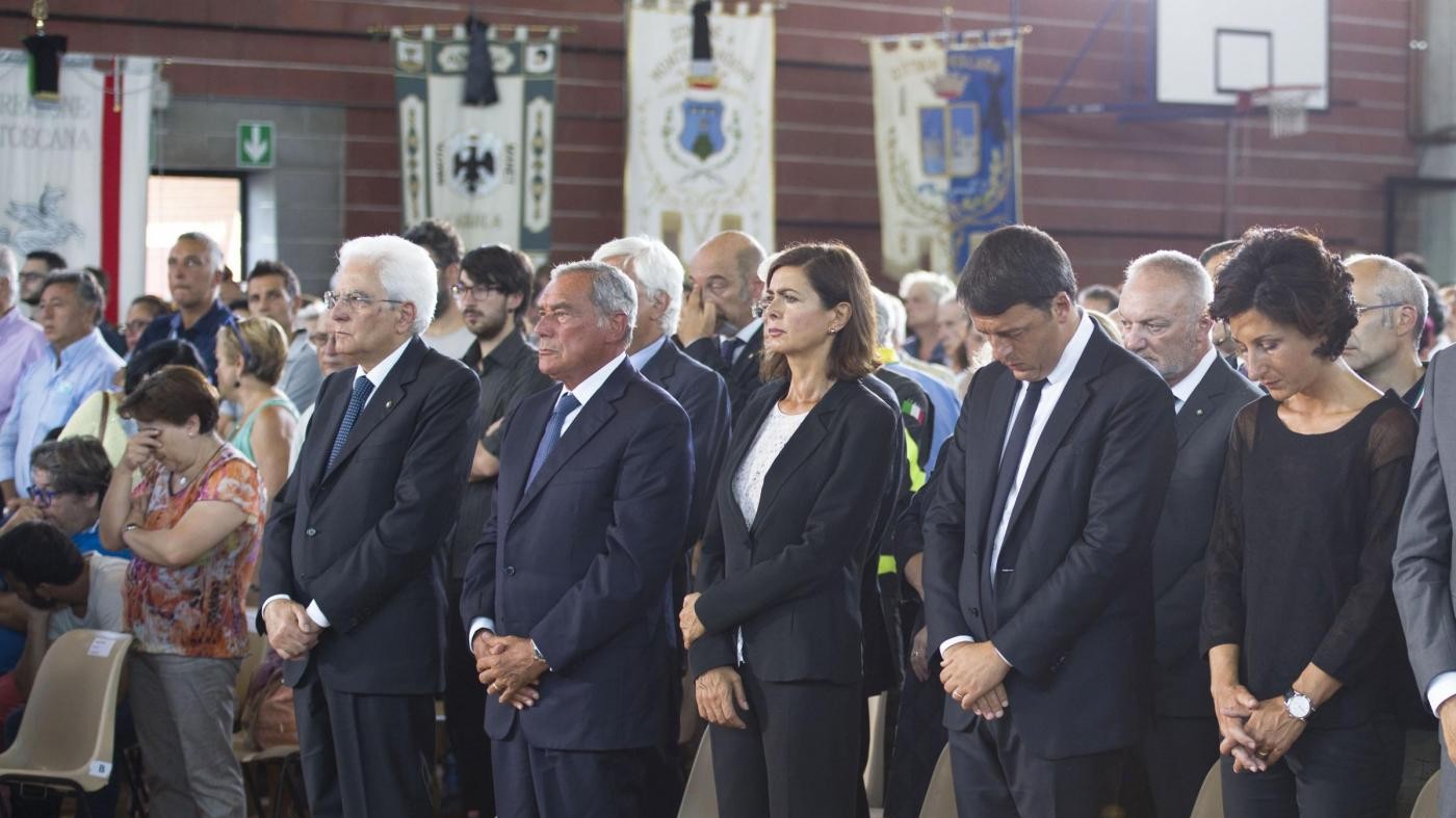 Terremoto, Renzi: Io al telefono ai funerali? In Rete seminatori di odio