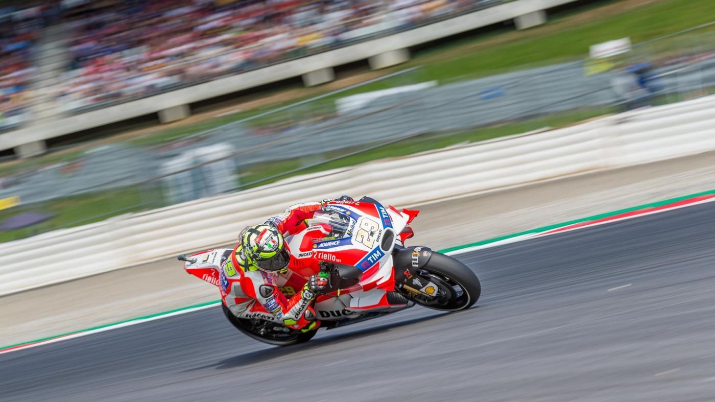 MotoGp Gran Bretagna: Iannone in testa in 2/e libere, Rossi sesto