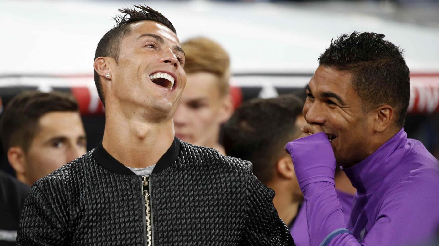 Lo strano allenamento di Ronaldo: esercizi in felpa a 30 gradi