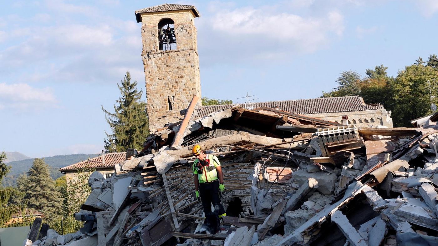 Terremoto, mimetiche e coltelli: denunciati 3 presunti sciacalli