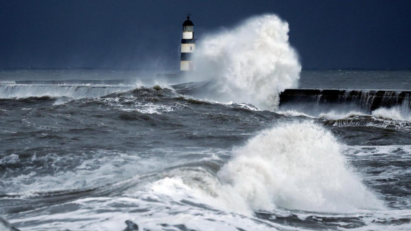 Meteo, venti forti e mari mossi al Centrosud: sole al Nordovest