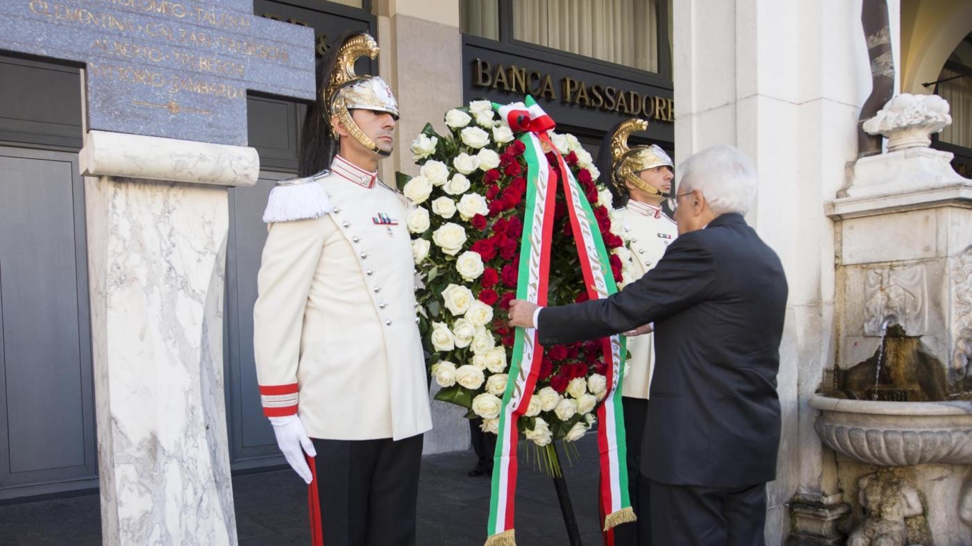 Brescia, Mattarella in piazza Loggia rende omaggio a vittime strage