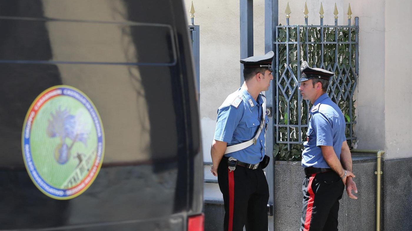 Trapani, picchia una donna e cerca di violentarla: arrestato