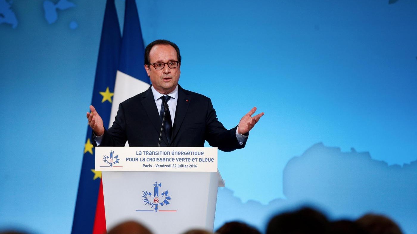 Francia, Hollande: Minaccia rimane elevata, restiamo uniti