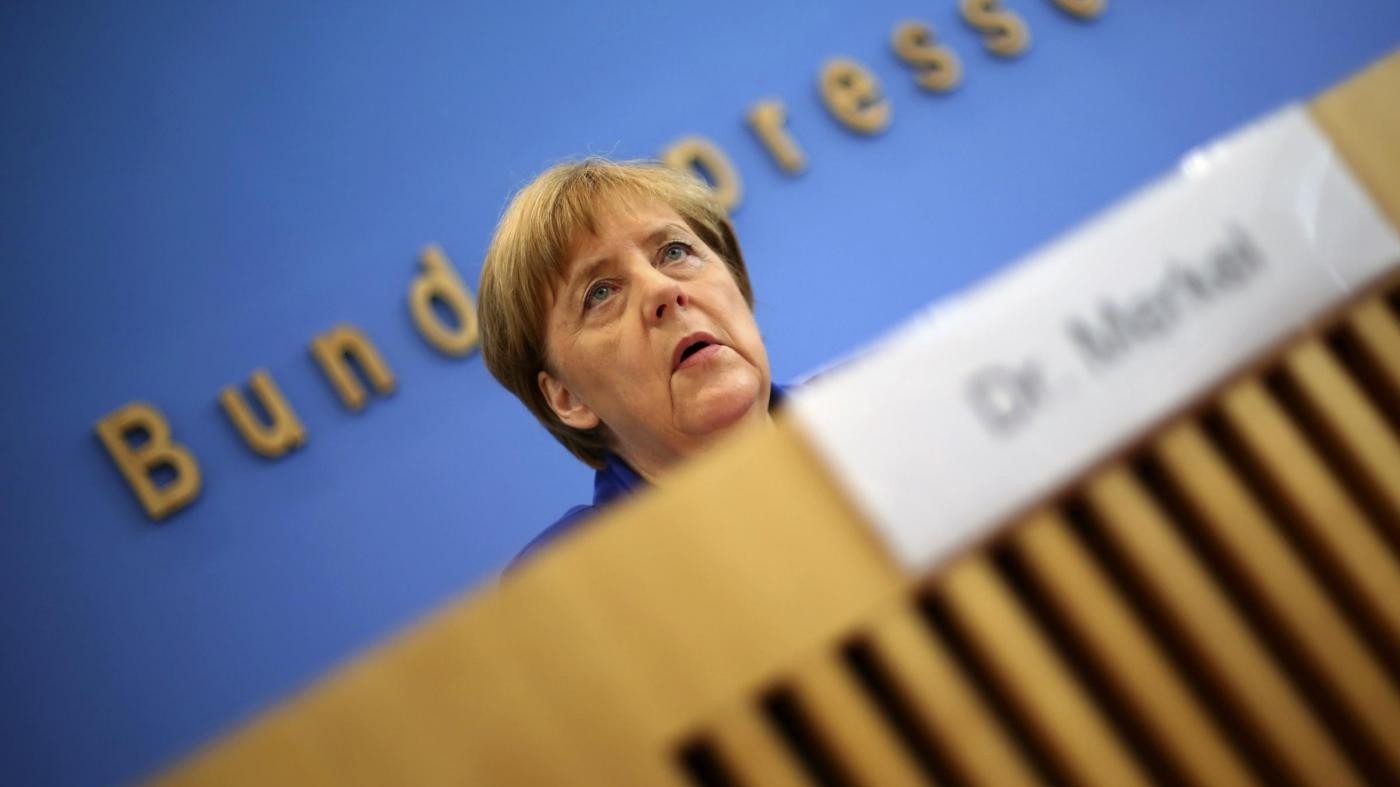 Merkel: Batteremo terrorismo, pronti a innalzare sicurezza