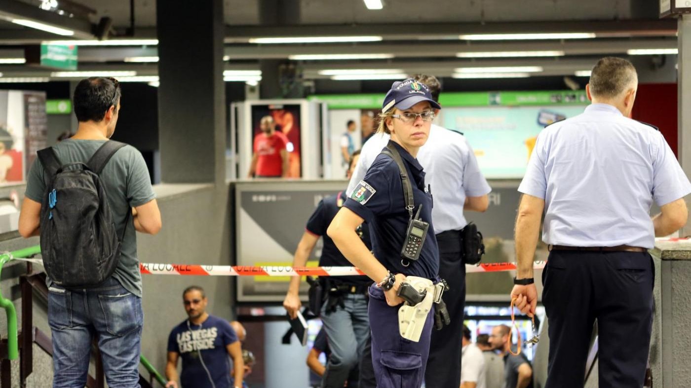 Falso allarme bomba in metro a Milano: indagati due ragazzi