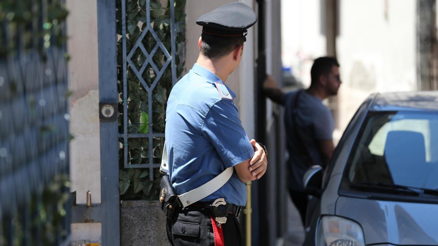 Botte e minacce alla madre 87enne per la droga: arrestato