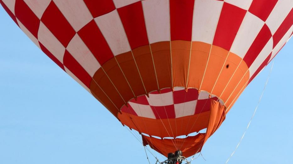 Mongolfiera prende fuoco e si schianta in Texas: 16 morti
