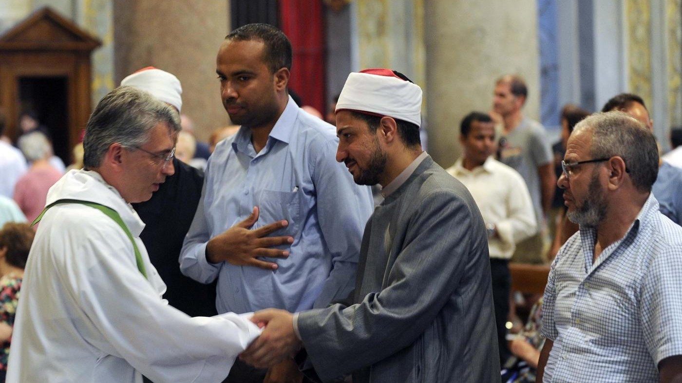 Musulmani e cattolici in chiesa uniti contro la violenza