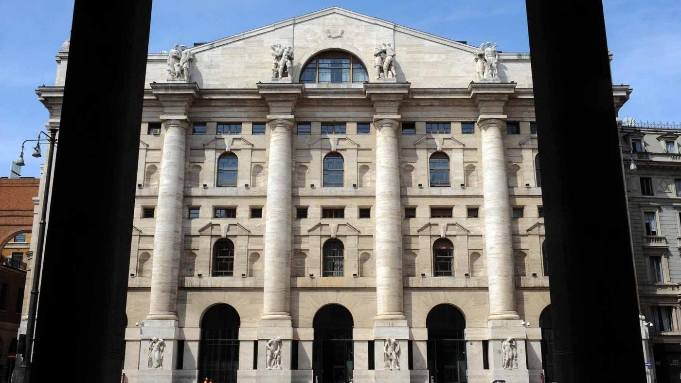 Borsa, Piazza Affari chiude in rosso, pesano le banche