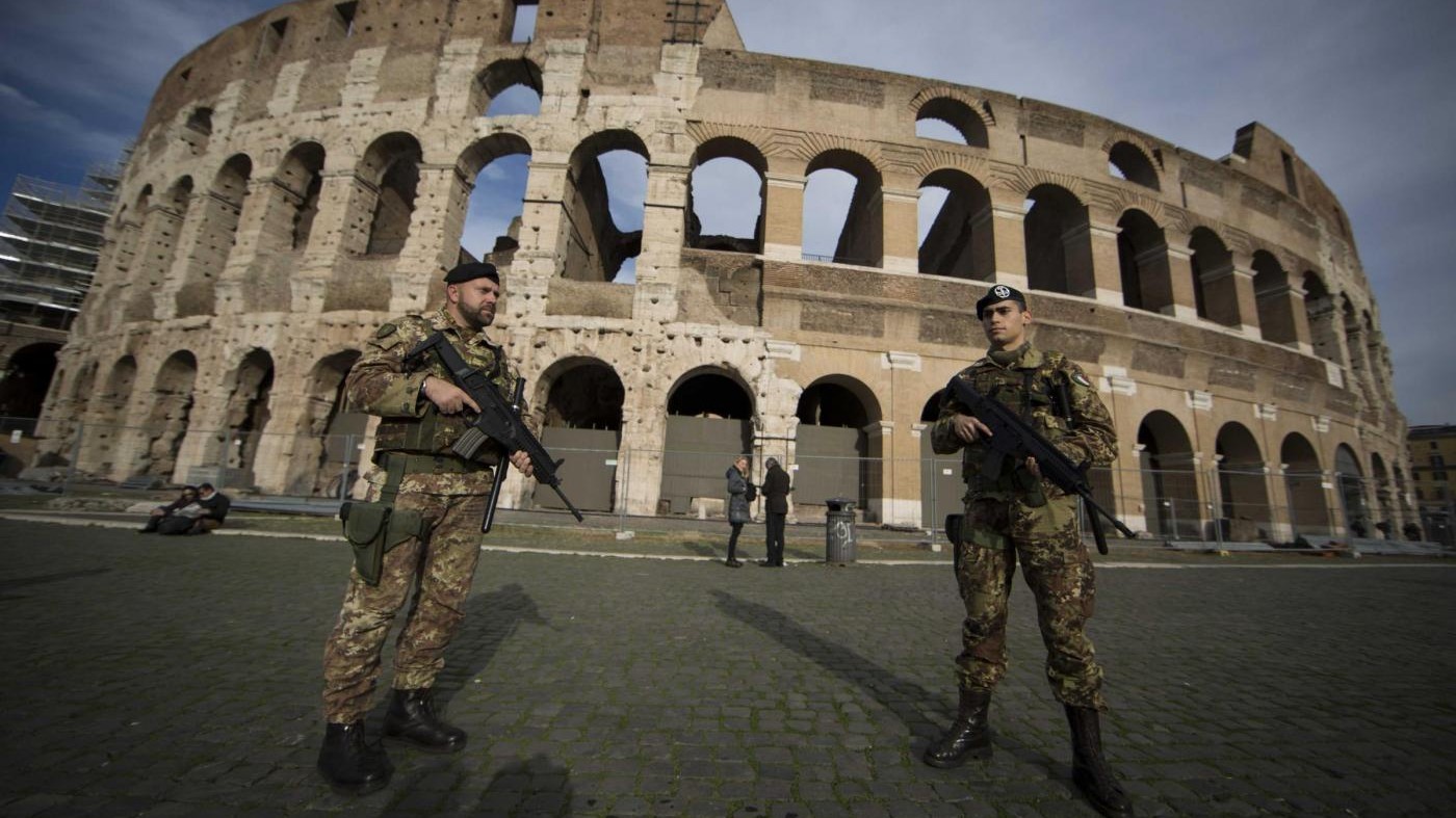 Terrorismo, massima sicurezza intorno a Colosseo e San Pietro