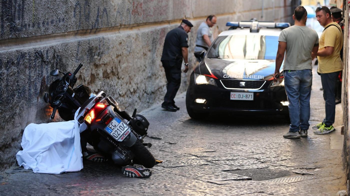 Sparatoria in centro a Napoli: uccisi due pregiudicati