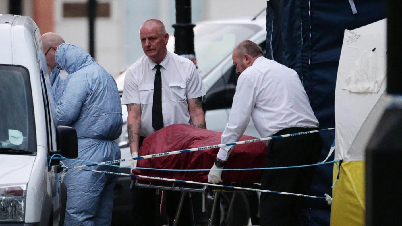 Londra, attacco a coltellate: uccisa donna americana, 5 feriti