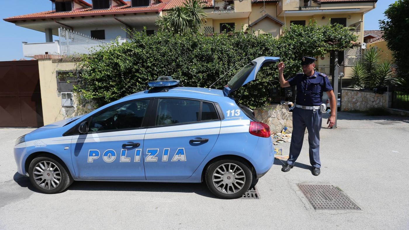 Napoli, picchia la moglie e dopo tenta di suicidarsi: arrestato