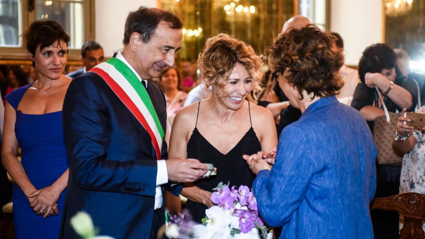 Milano, prime unioni civili: la gioia di Elena e Cristina