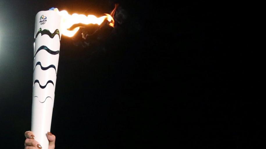 Rio, protesta anti-Temer: cambiato percorso della torcia olimpica