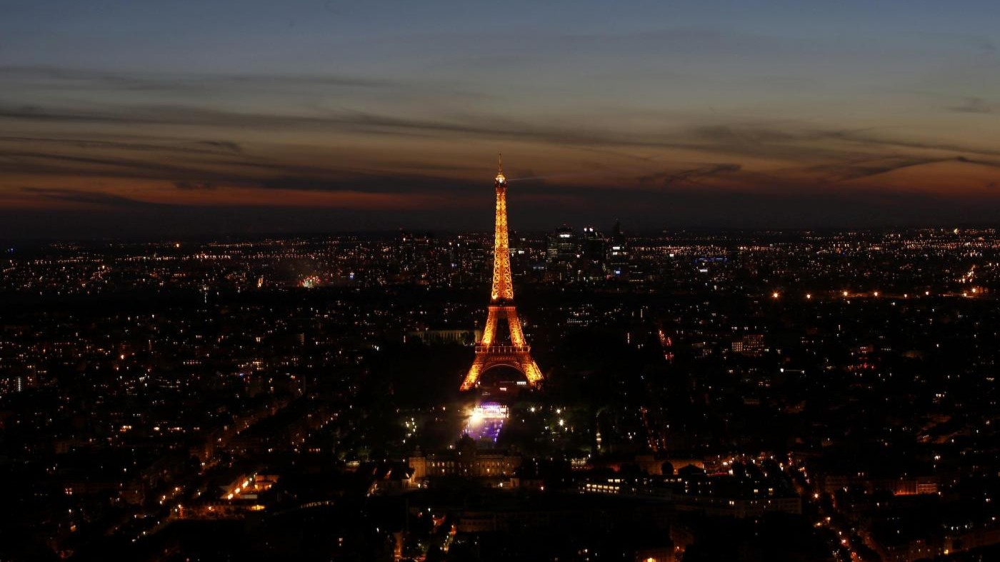 A Parigi evacuata la Tour Eiffel, ma era un falso allarme