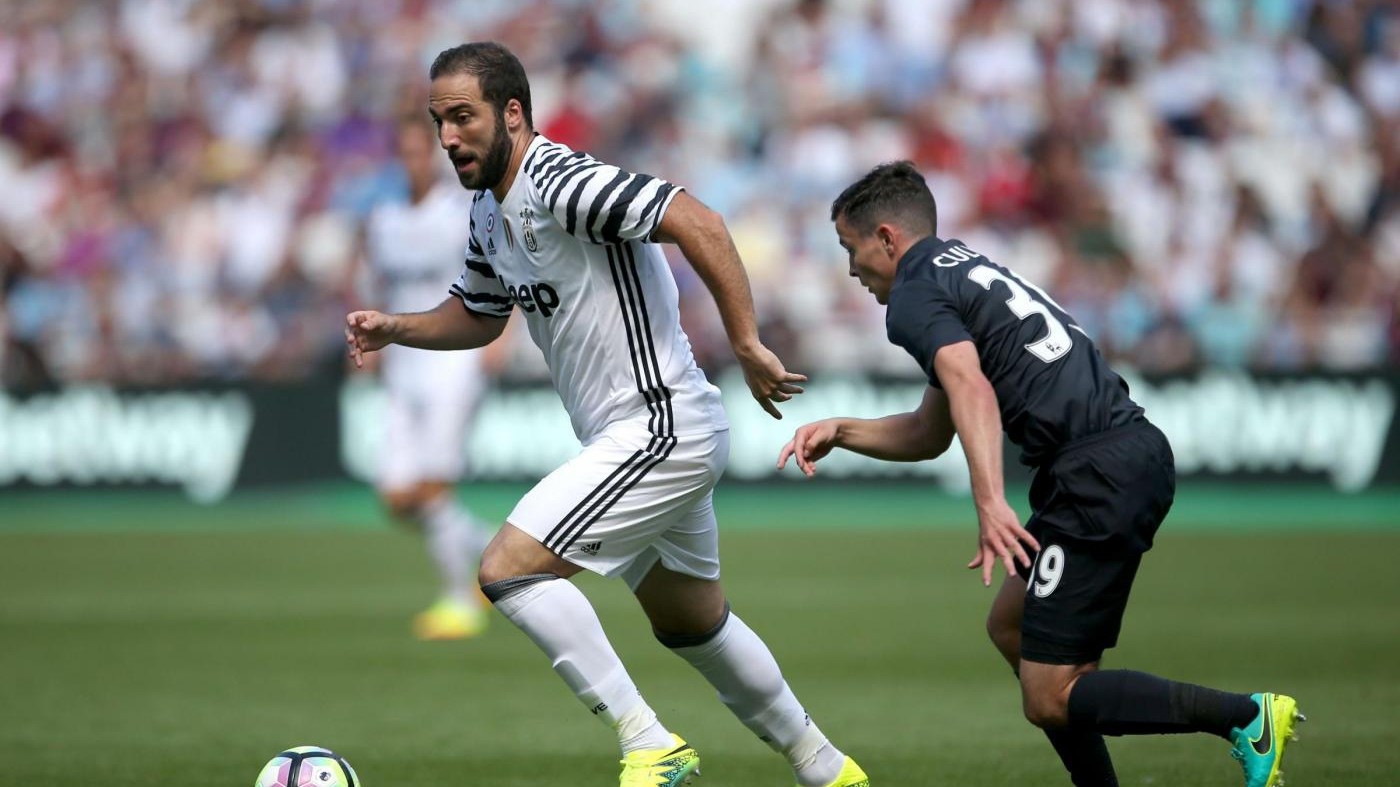 Calcio, Juventus batte West Ham 3-2: Higuain debutta in campo