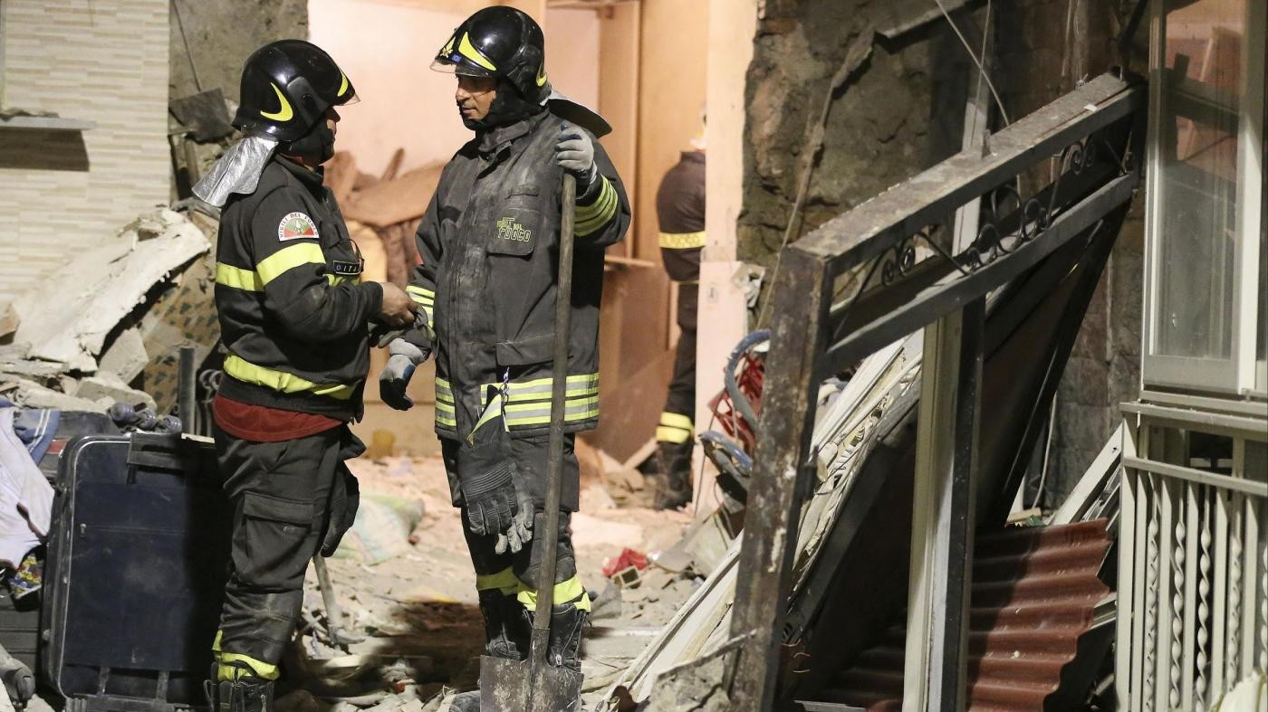 Roma, esplosione in una villa: 26enne trovato carbonizzato