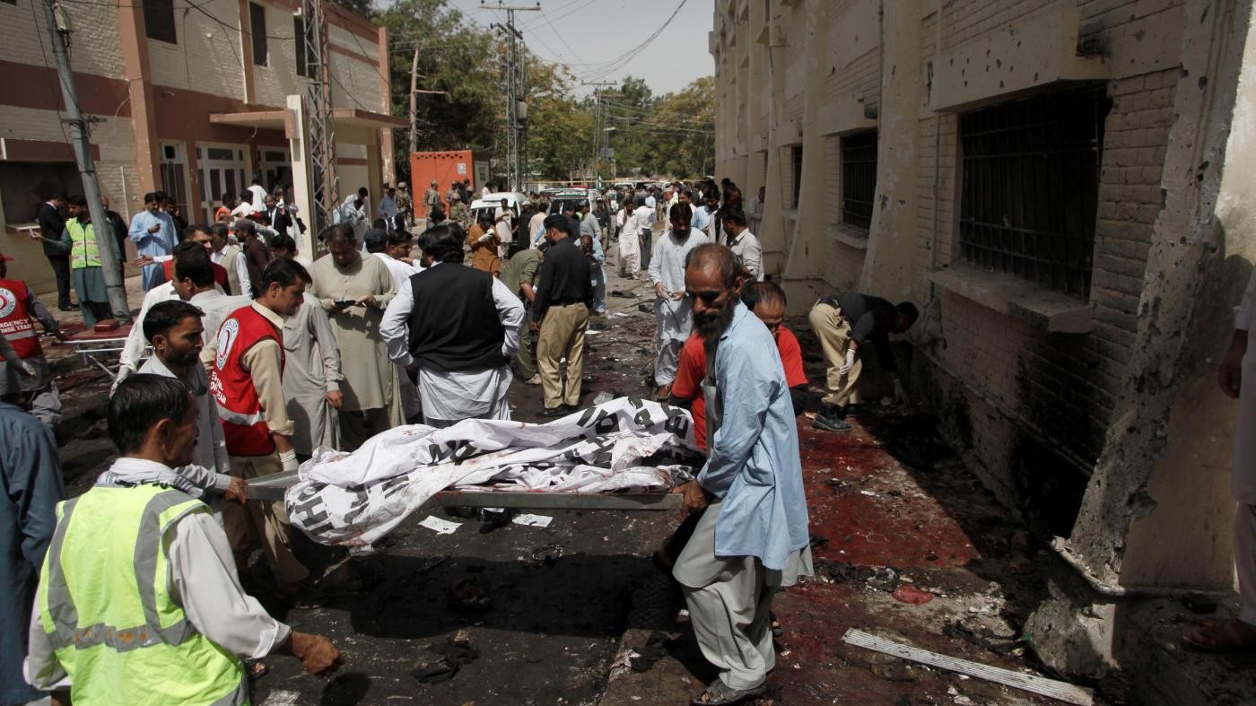 Pakistan, attentato in ospedale a Quetta: 40 morti, 50 feriti