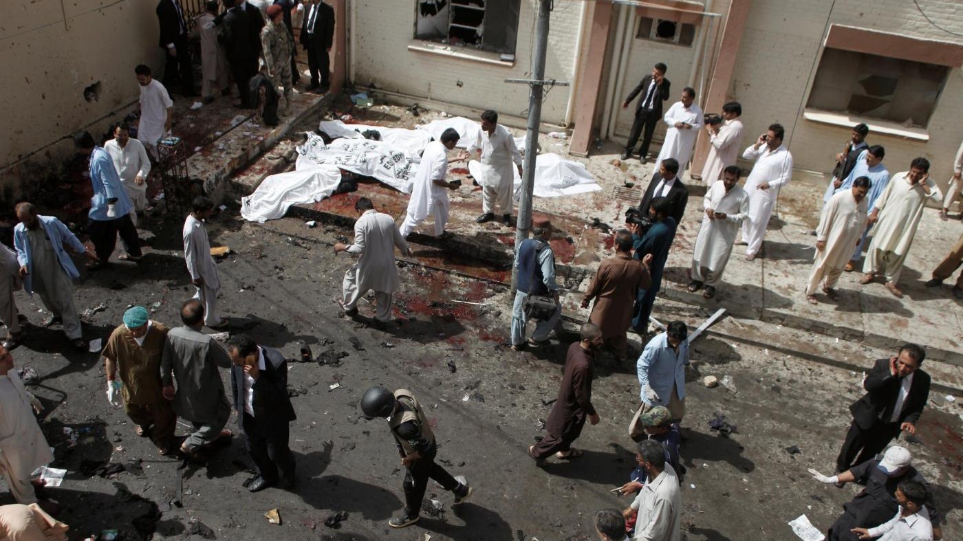 Pakistan, la strage di avvocati e giornalisti: 93 morti
