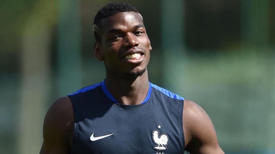Manchester, Pogba arrivato a centro sportivo per visite mediche