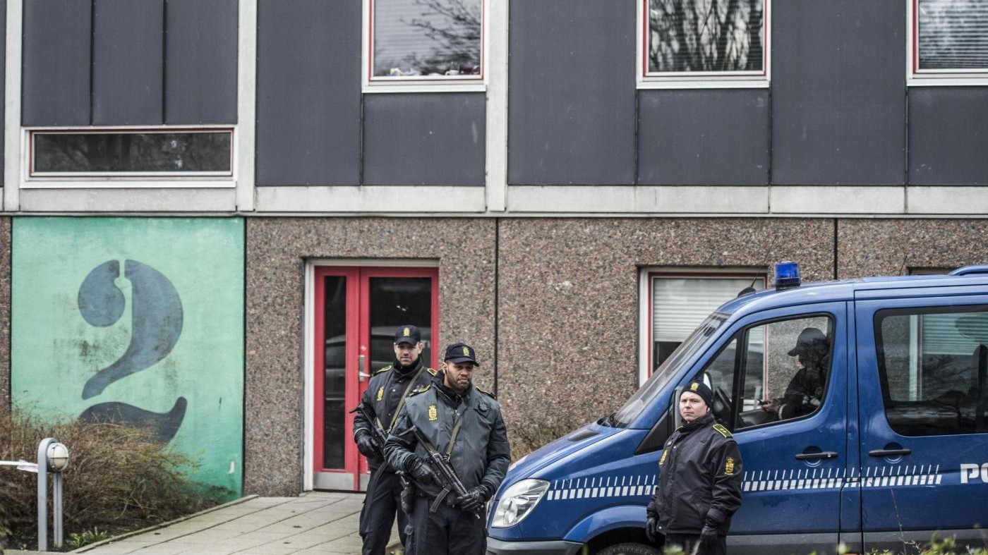 Danimarca, minaccia di farsi esplodere in centro accoglienza