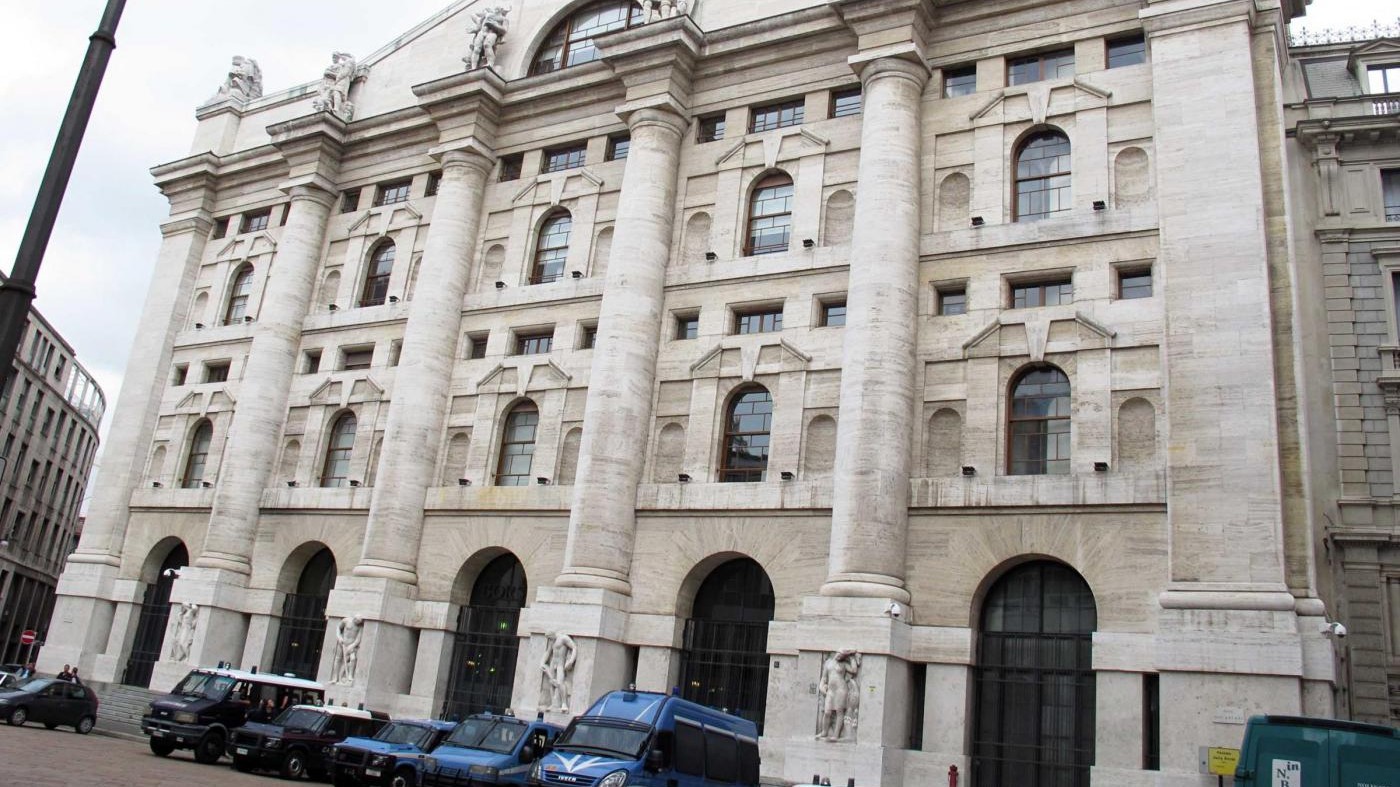 Borsa, bassa volatilità a Piazza Affari, dollaro penalizza lusso