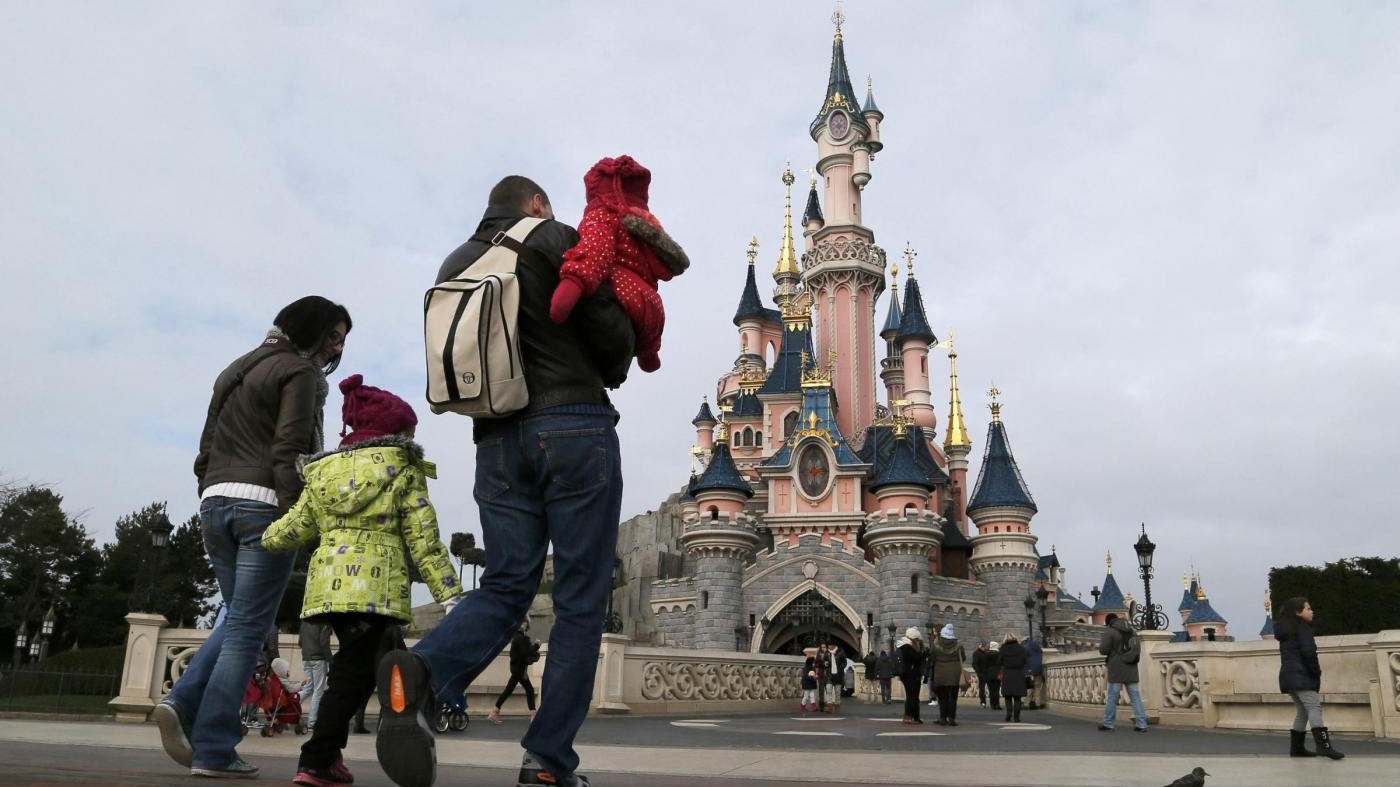 Francia, evacuata stazione Disneyland Paris per pacco sospetto