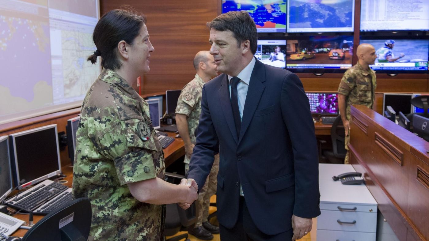 Renzi ai militari: Orgogliosi di chi serve la patria