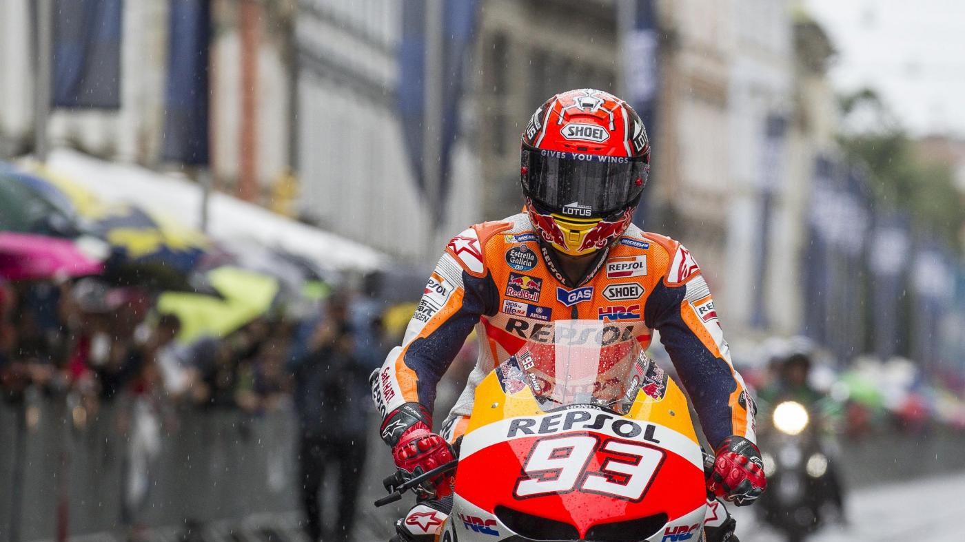 MotoGp, Gp Austria: Marquez cade in terze libere, Ducati super