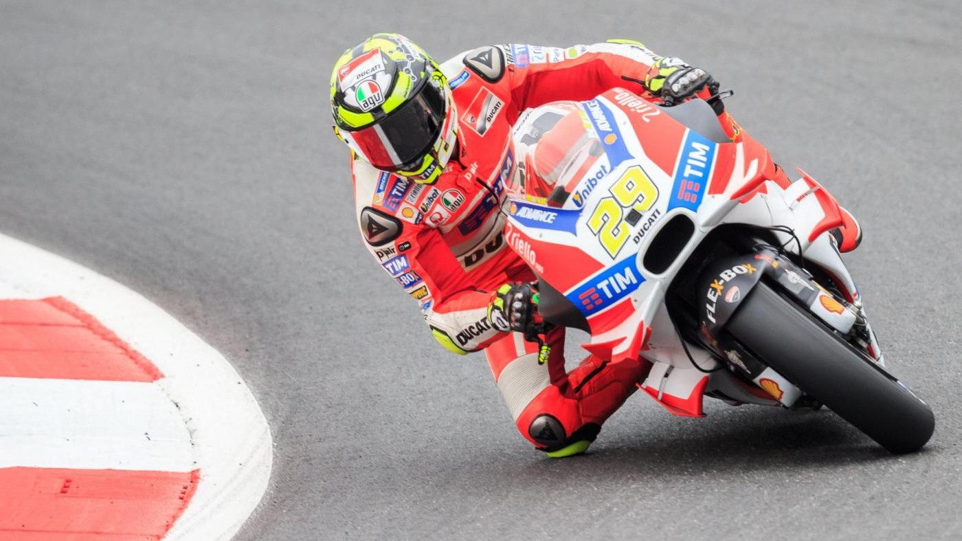 MotoGp, Gp Austria: Iannone in pole, Rossi in mezzo alle Ducati