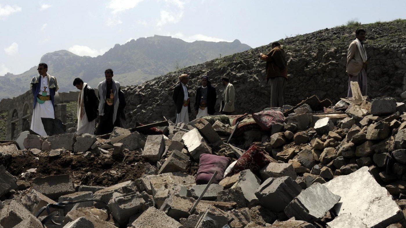 Yemen, raid aereo colpisce scuola: 10 bambini morti, 21 feriti