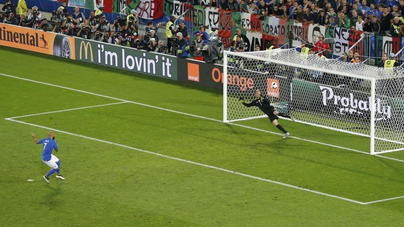 Euro2016, Bolle prende in giro Zaza: Sul ballo vince lui